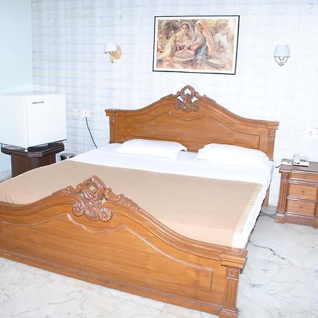 Modipur Hotel Rāmpur Zewnętrze zdjęcie