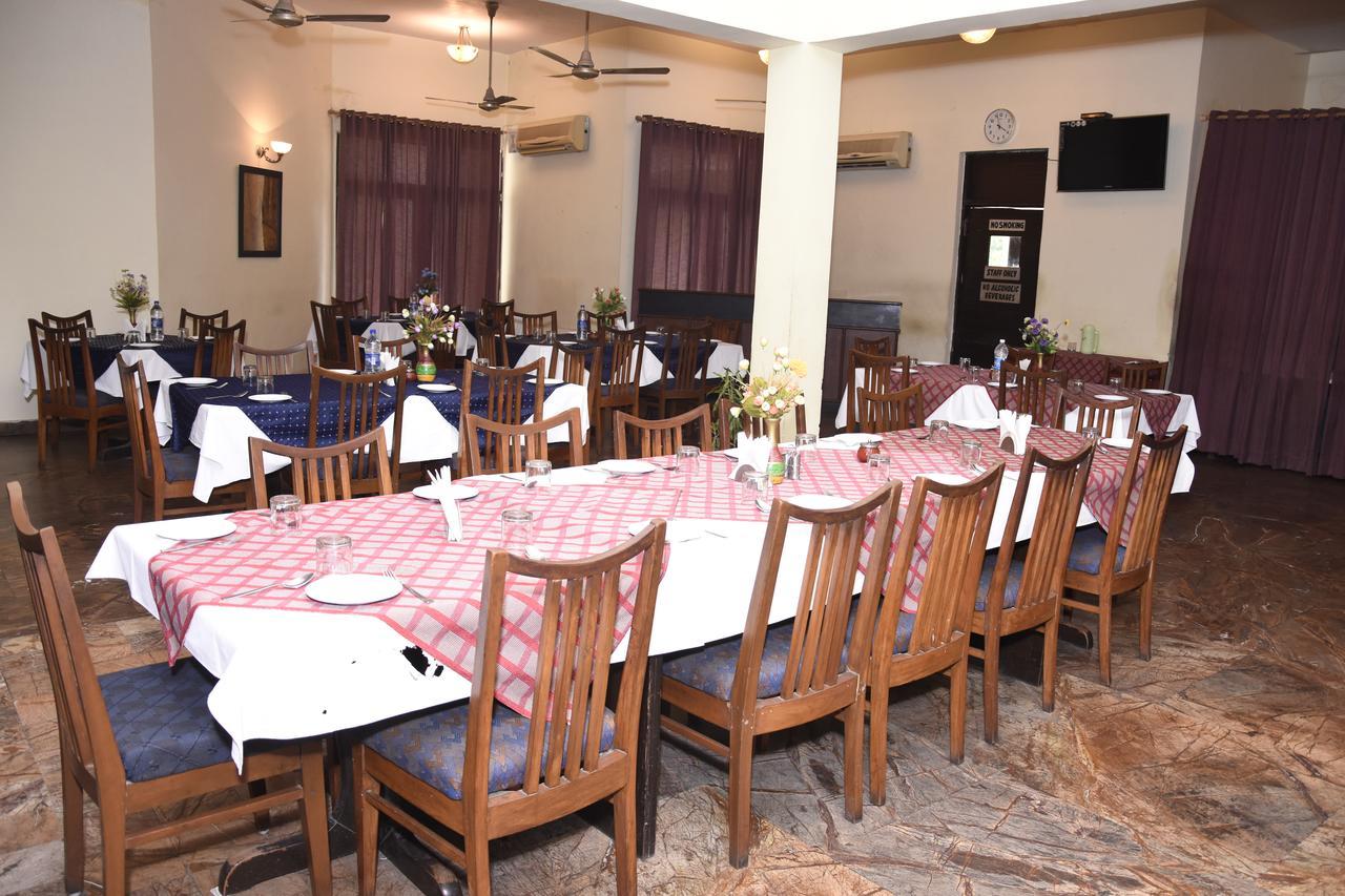 Modipur Hotel Rāmpur Zewnętrze zdjęcie