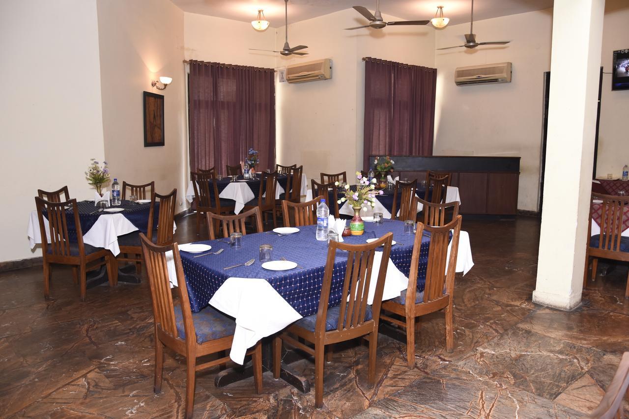 Modipur Hotel Rāmpur Zewnętrze zdjęcie